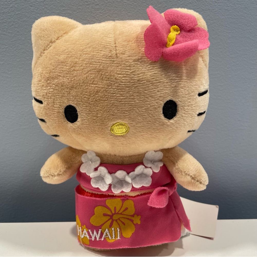 NWT Sanrio Hello Kitty Hawaii Plush Toy